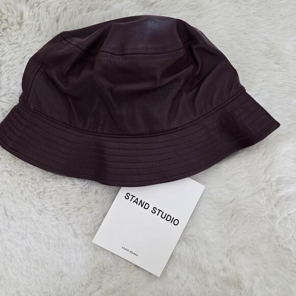Stand Studio NWT Vida Faux Leather Grained Bucket Hat Burgundy Small - Picture 2 of 12